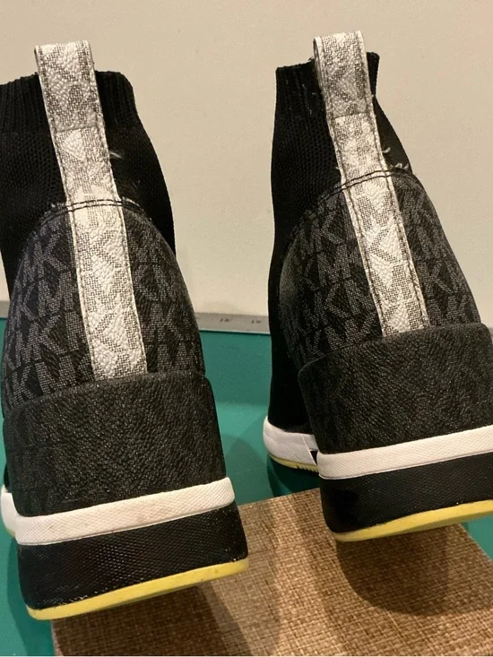 Michael Kors Skyler Bootie /Sock Sneakers Size 9 - Picture 4 of 8
